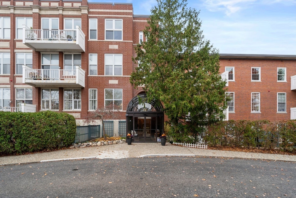 100 Parks St # 32