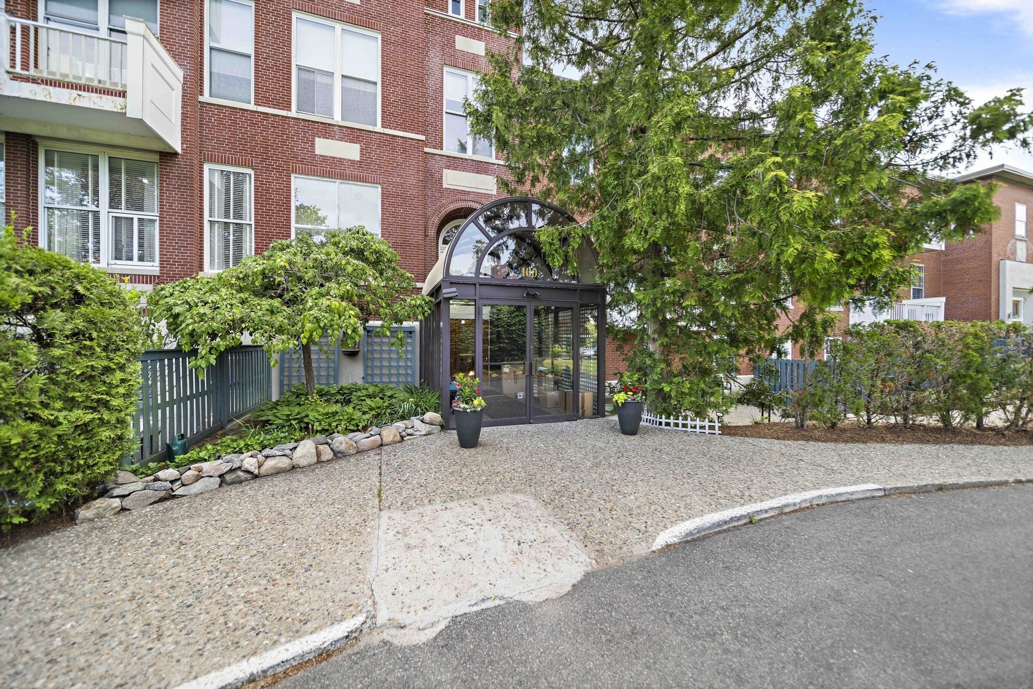 100 Parks St # 27