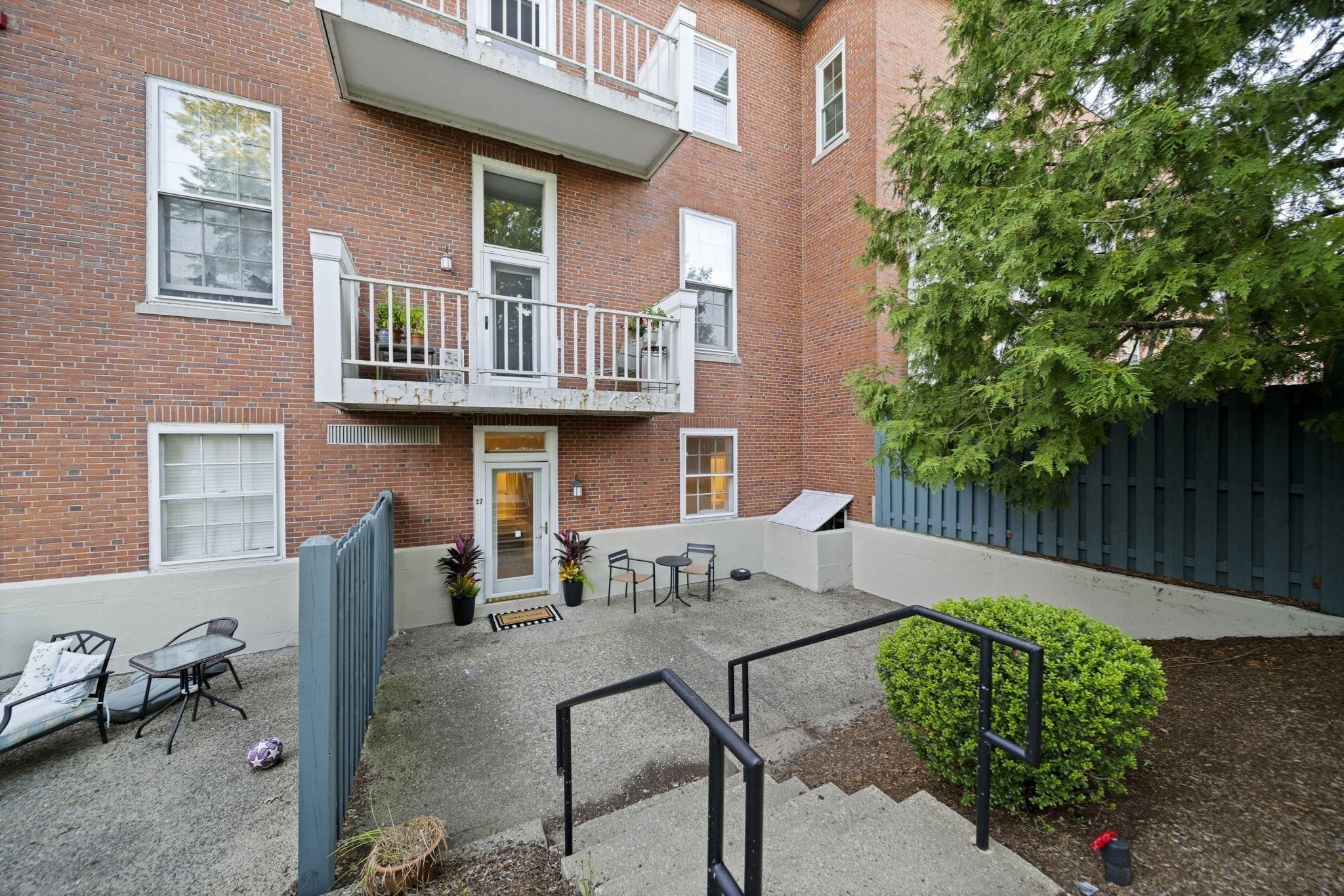 100 Parks St # 27