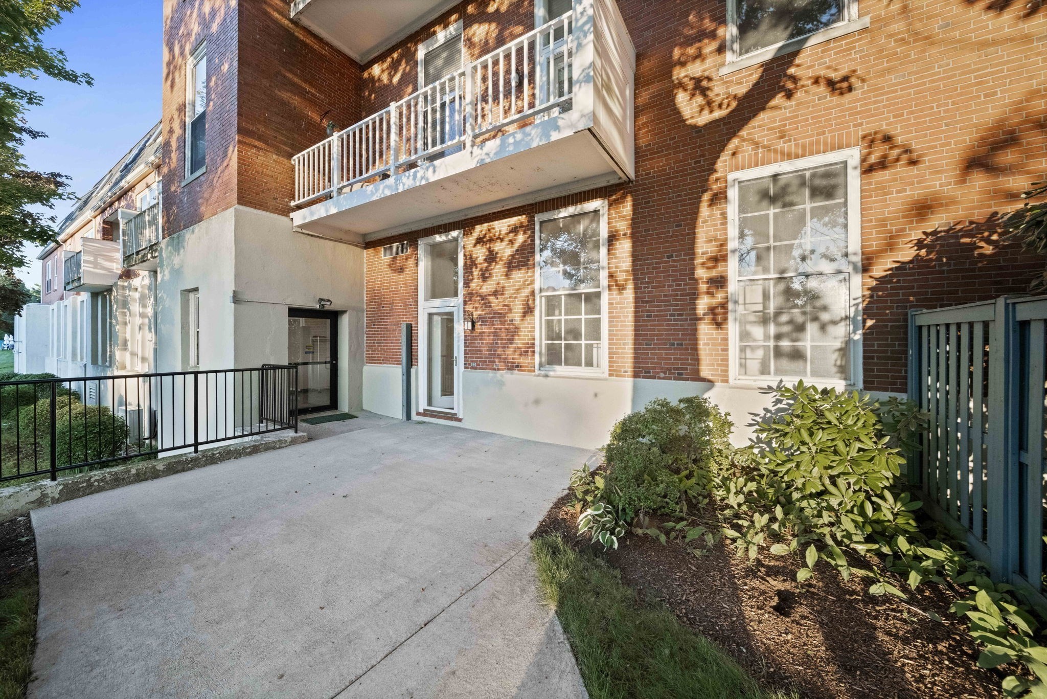 100 Parks St # 27