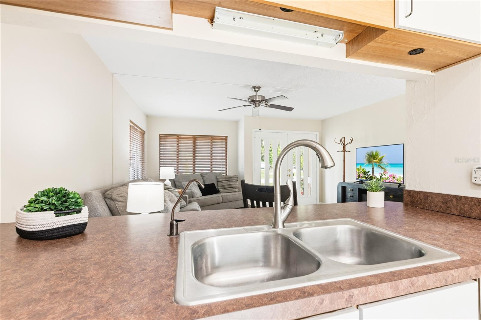8 LLADD CT