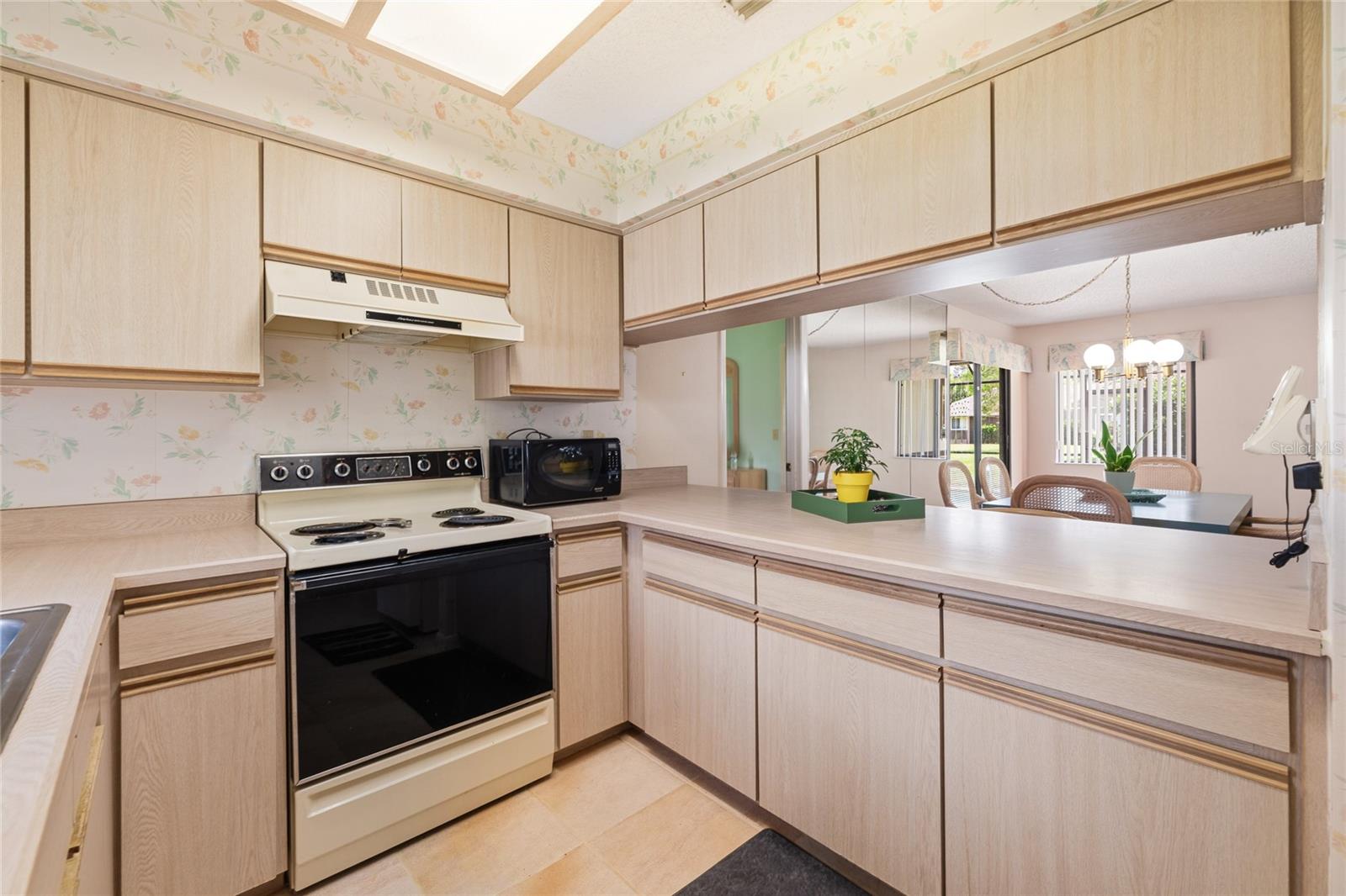 21 WEDGEWOOD LN