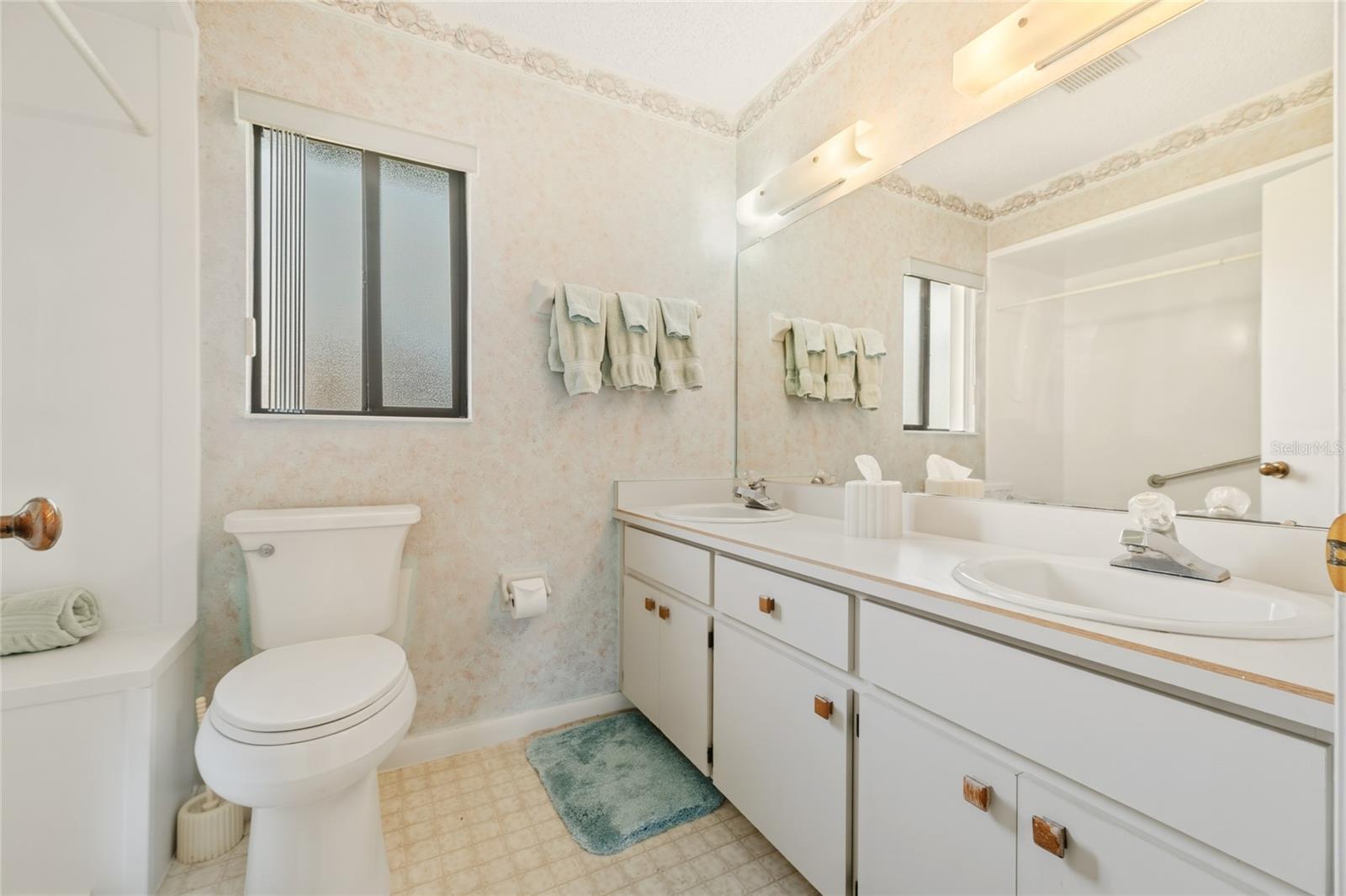 21 WEDGEWOOD LN