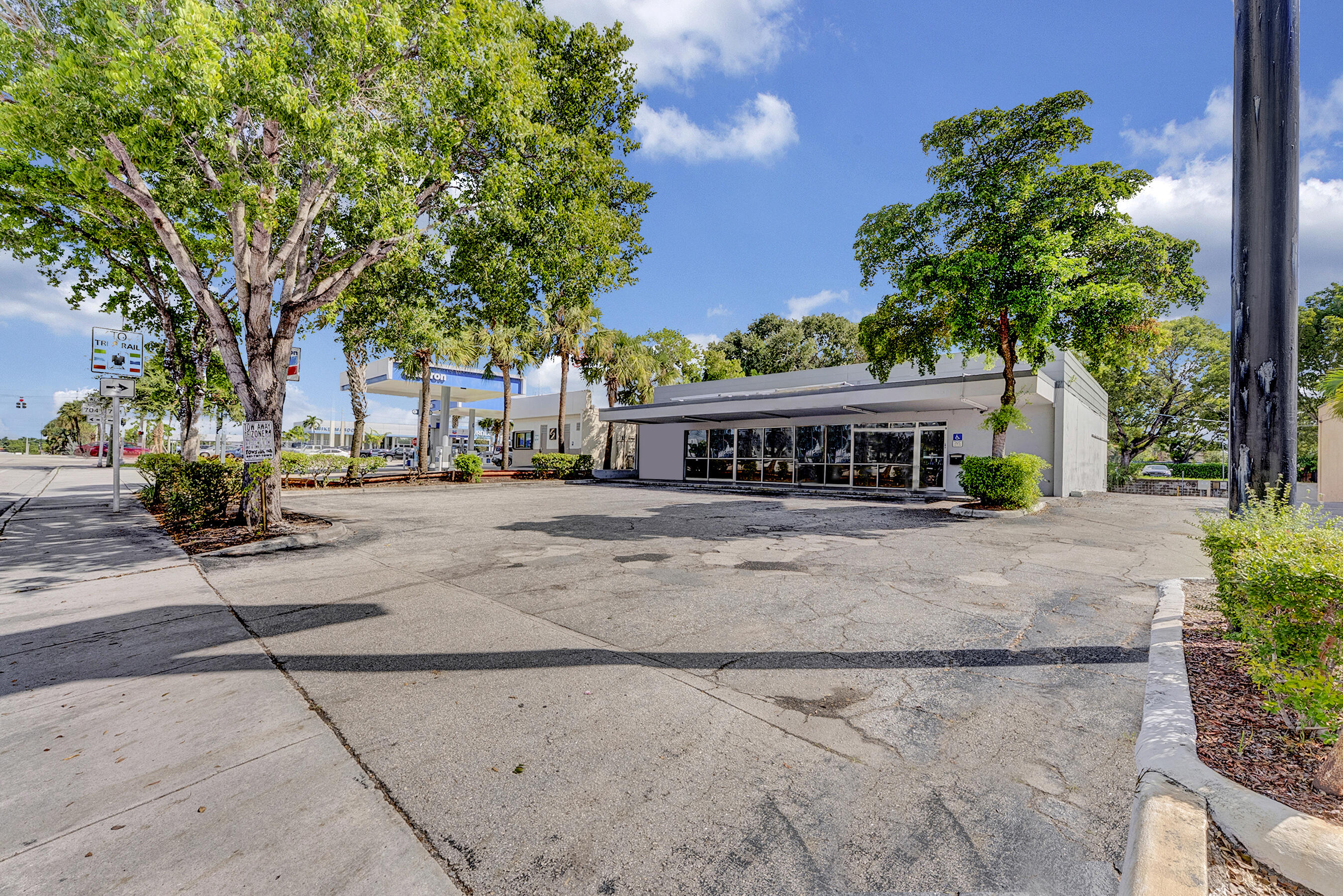 964 N Congress Avenue