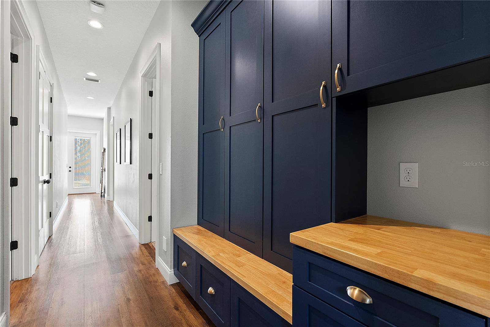 504 YELLOW SUBMARINE CT