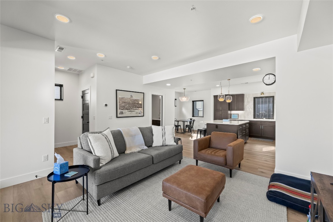 315 W Peach 1