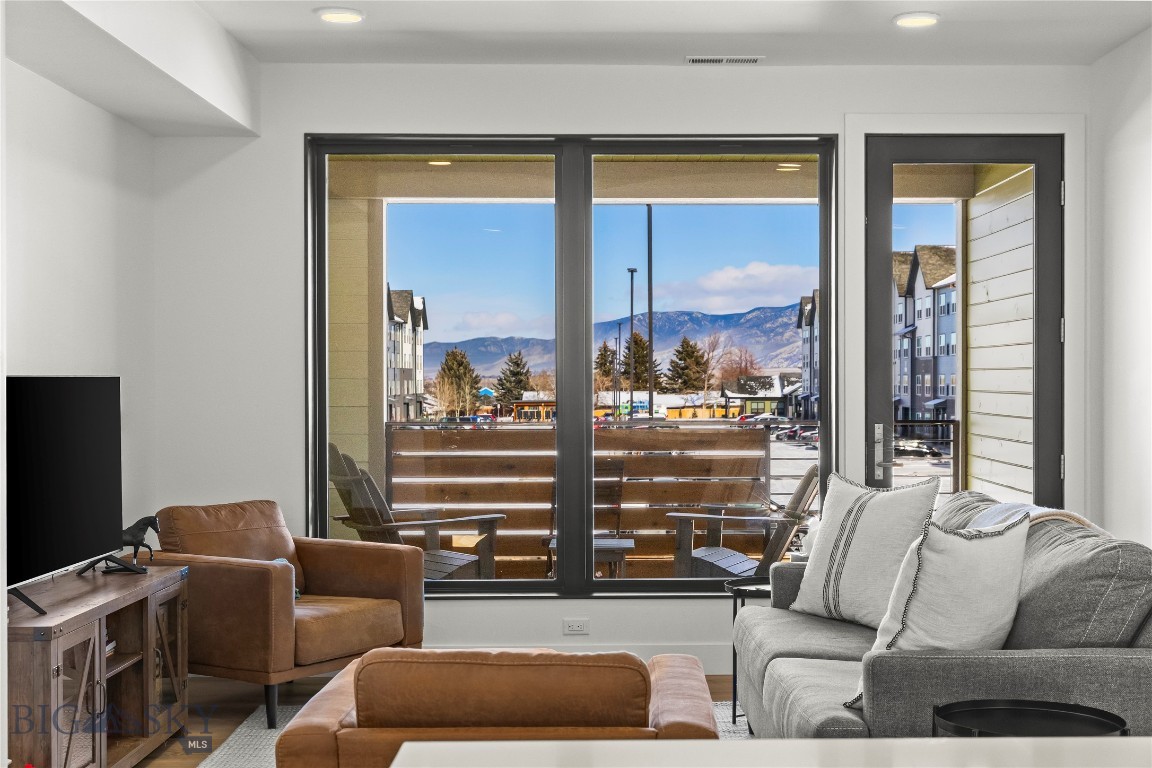315 W Peach 1
