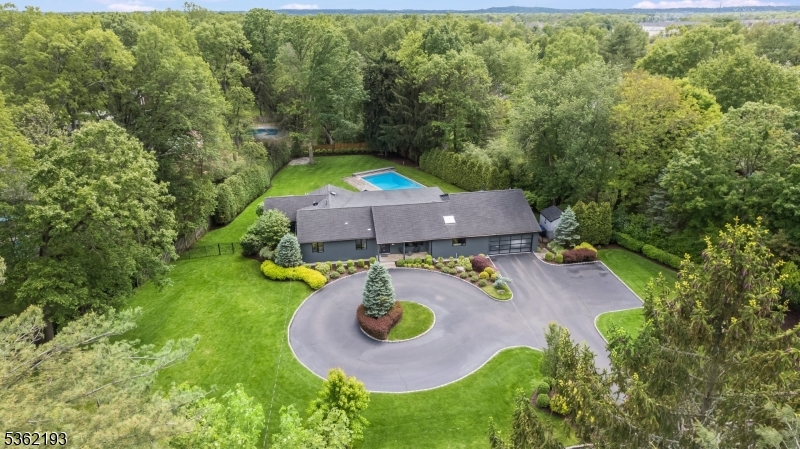 4 Creighton Dr