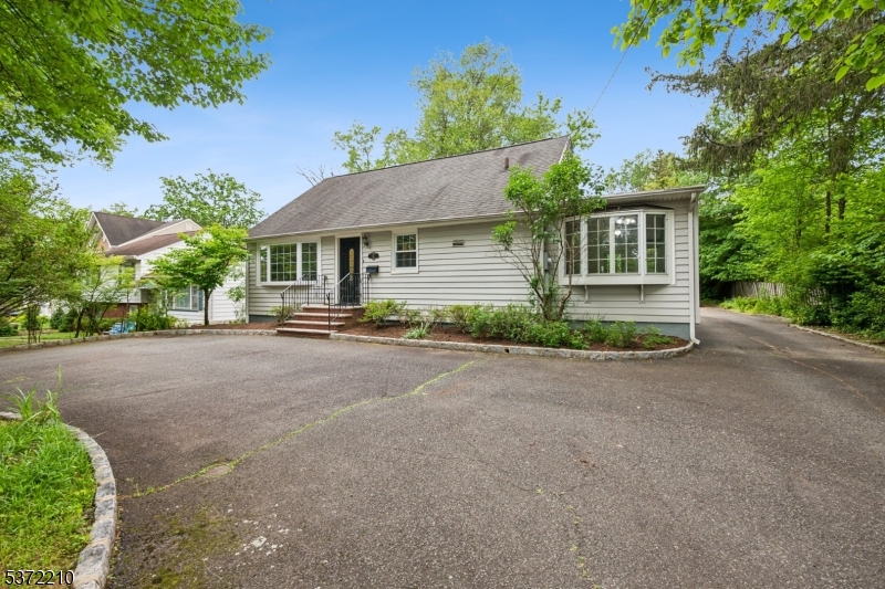 147 W Northfield Rd