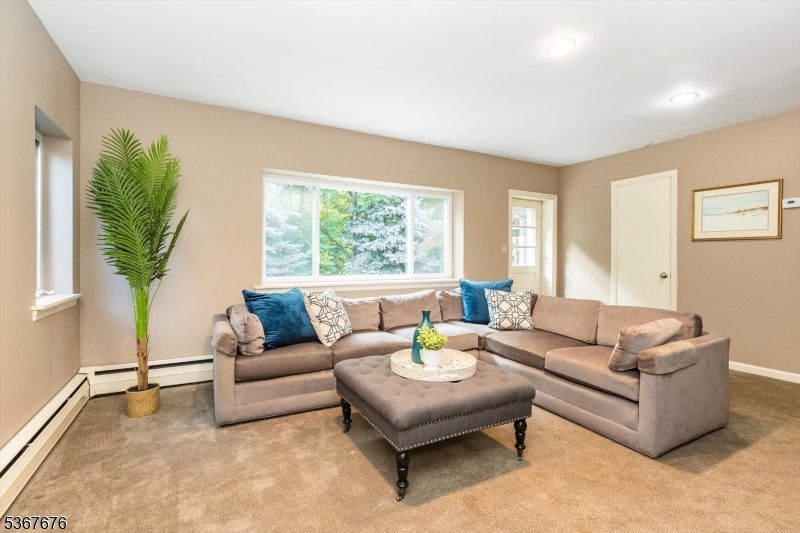 13 Oxford Dr