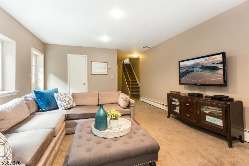13 Oxford Dr