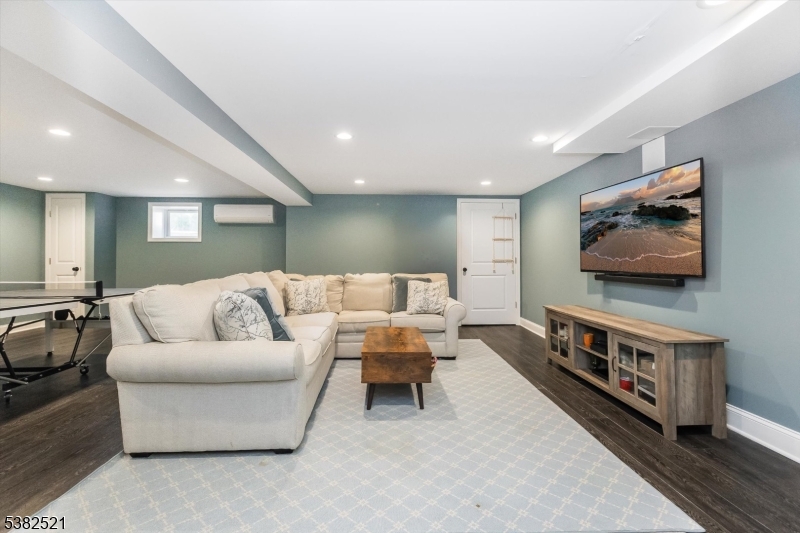 18 East Dr