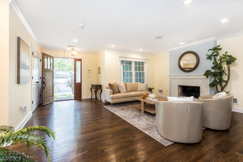 18 East Dr