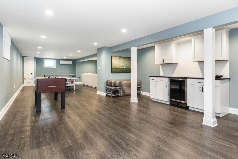 18 East Dr