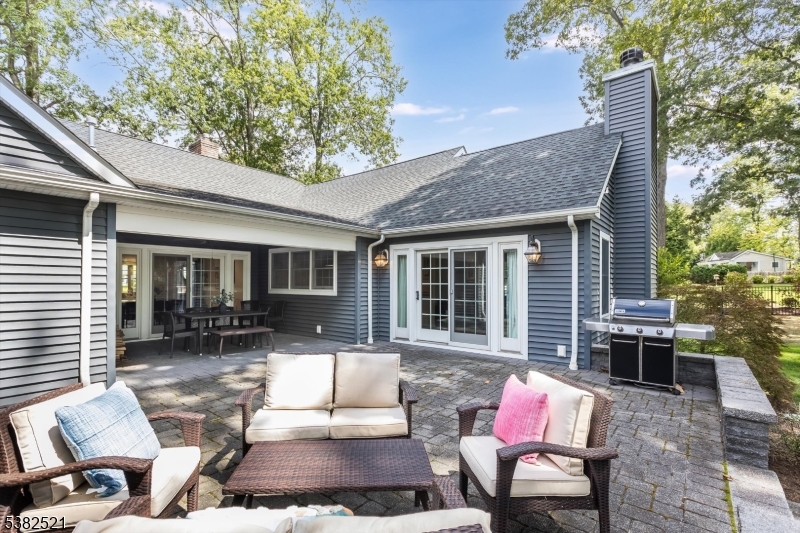 18 East Dr
