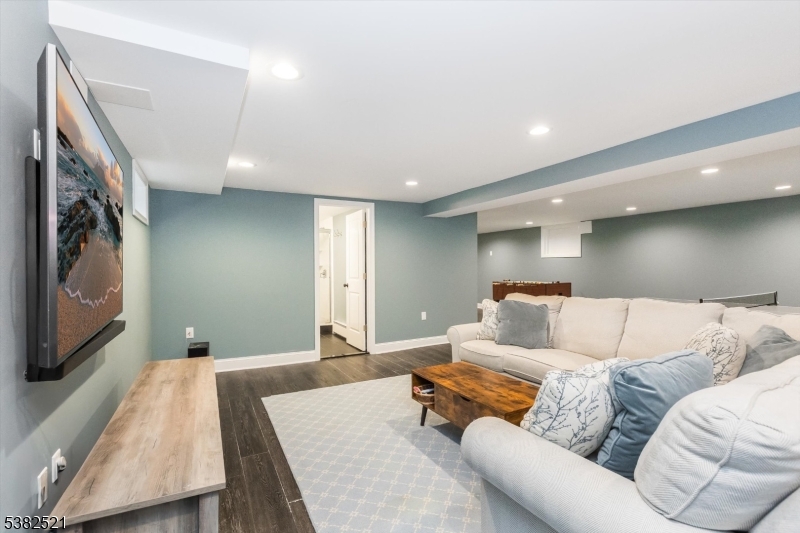 18 East Dr