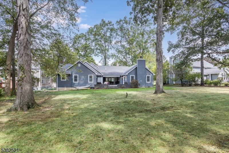 18 East Dr