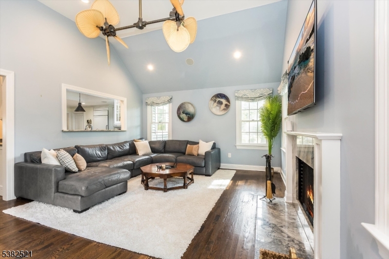 18 East Dr