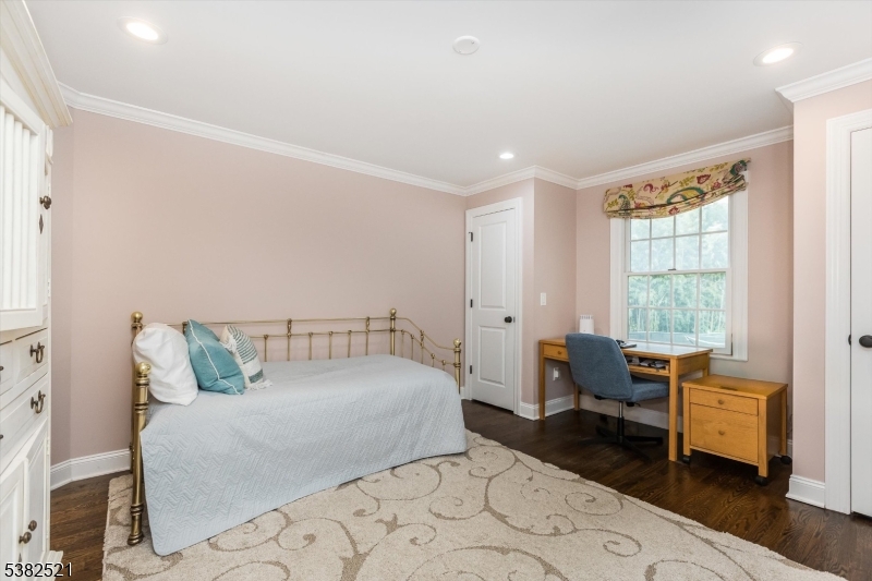 18 East Dr
