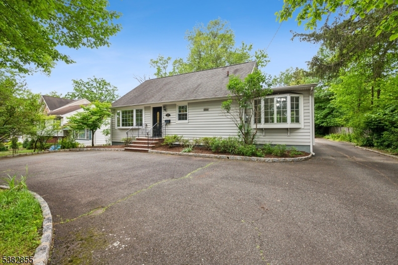 147 W Northfield Rd