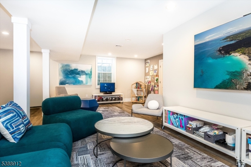 16 Fernwood Rd