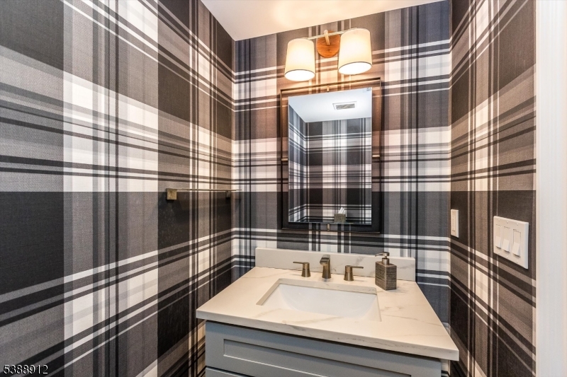 16 Fernwood Rd
