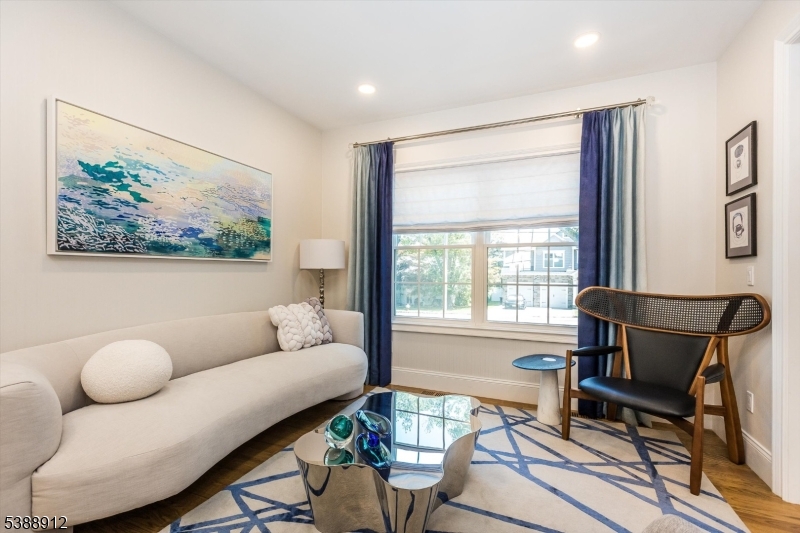 16 Fernwood Rd