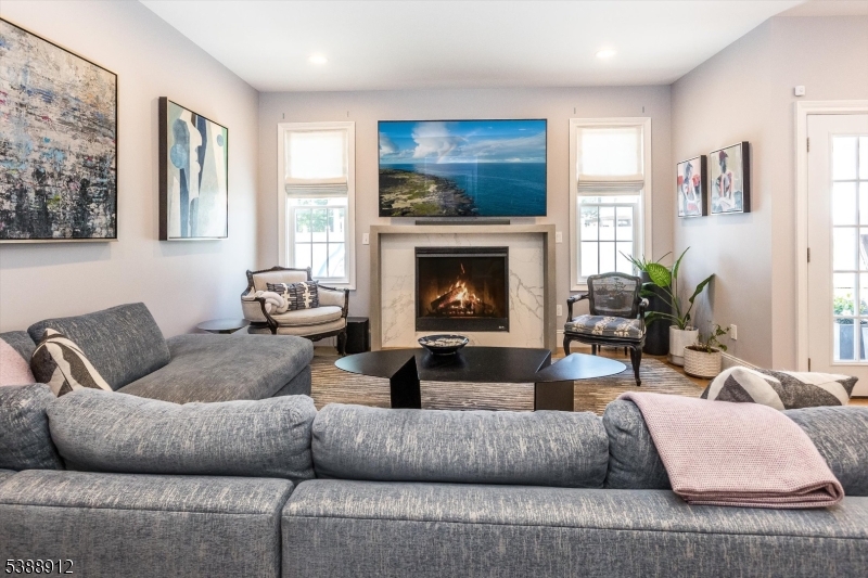 16 Fernwood Rd