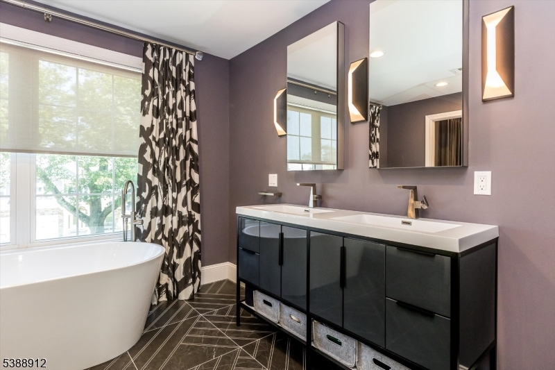 16 Fernwood Rd