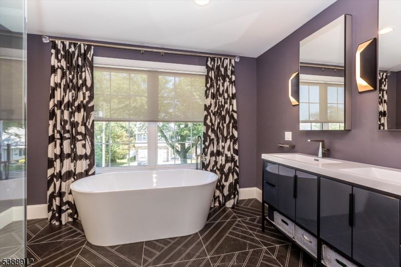 16 Fernwood Rd