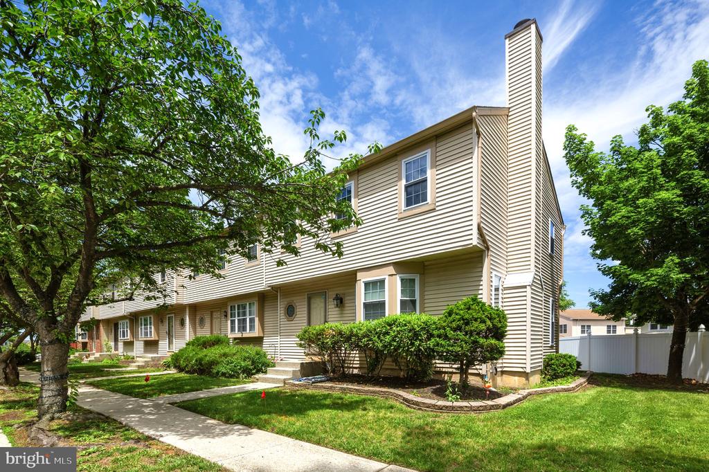 4 FAIRWAY BOULEVARD