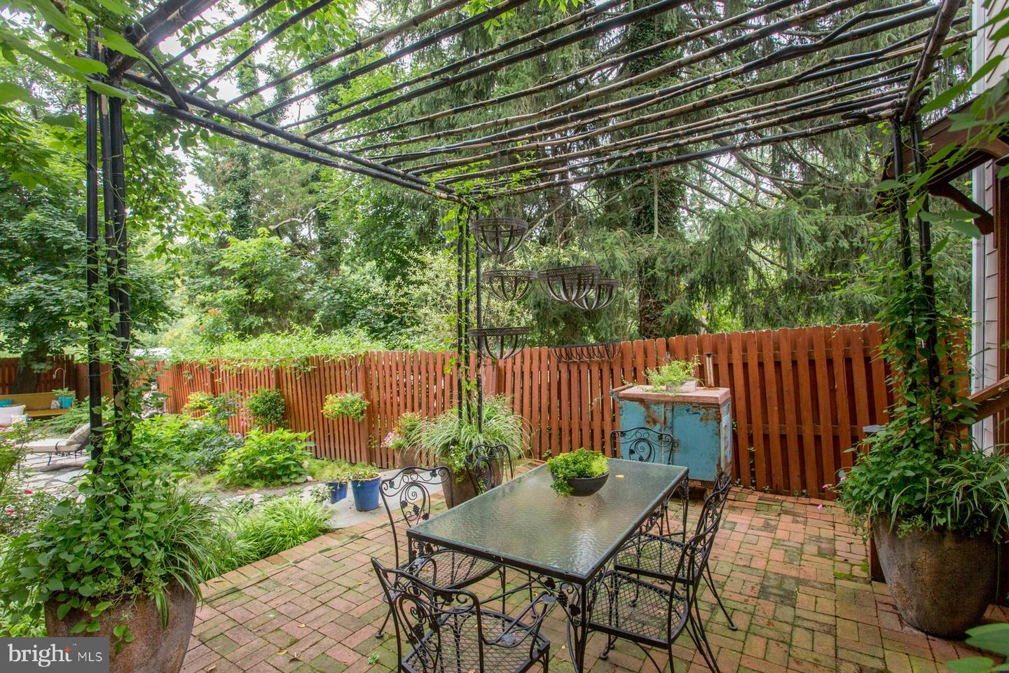 15 Ferry St