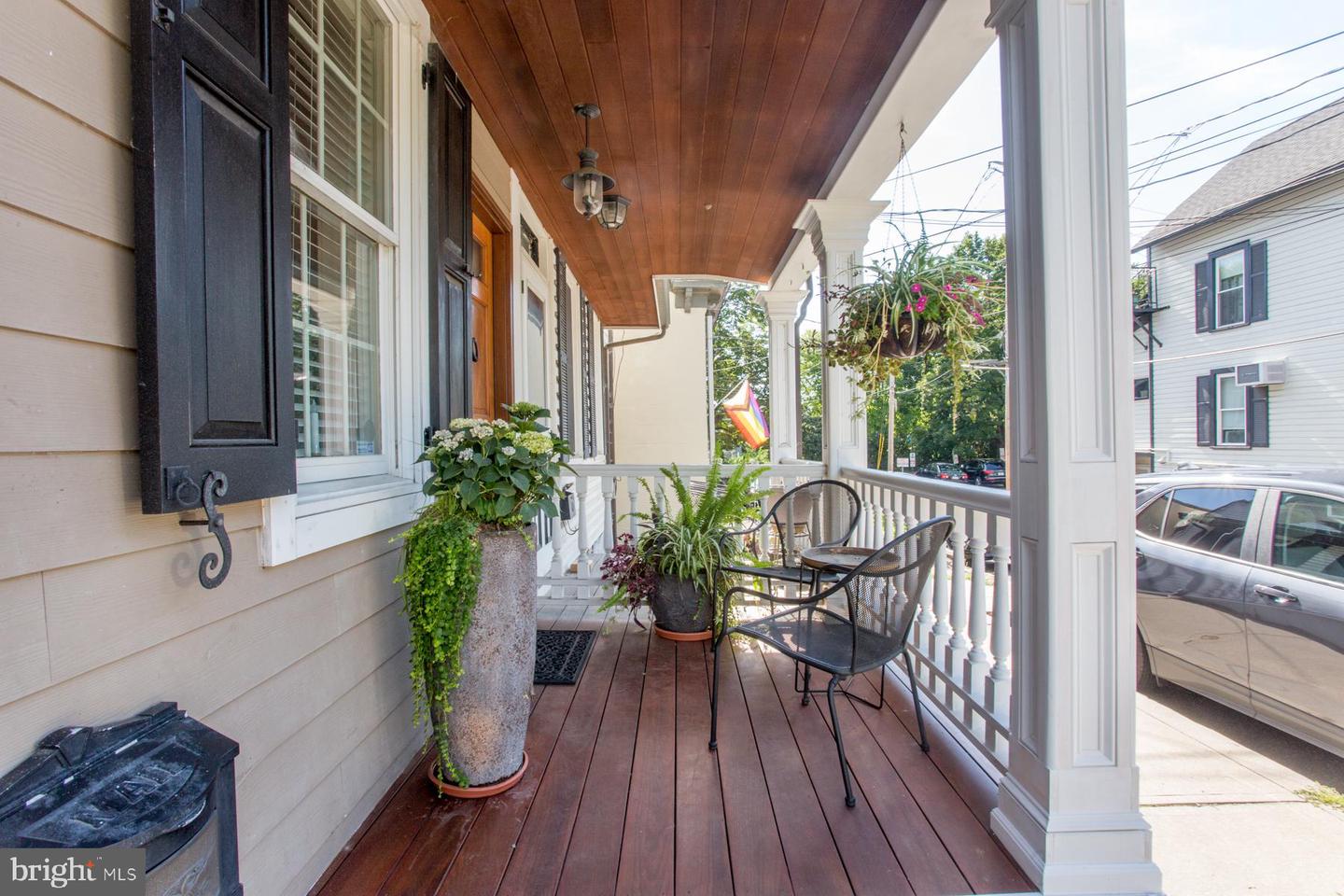 15 Ferry St