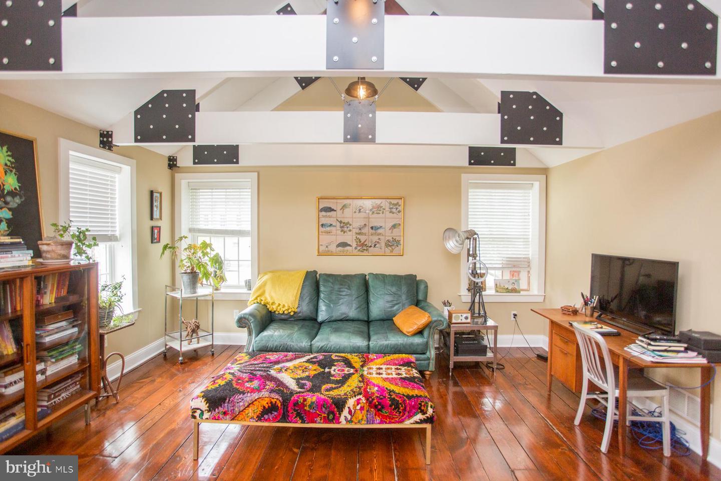 15 Ferry St