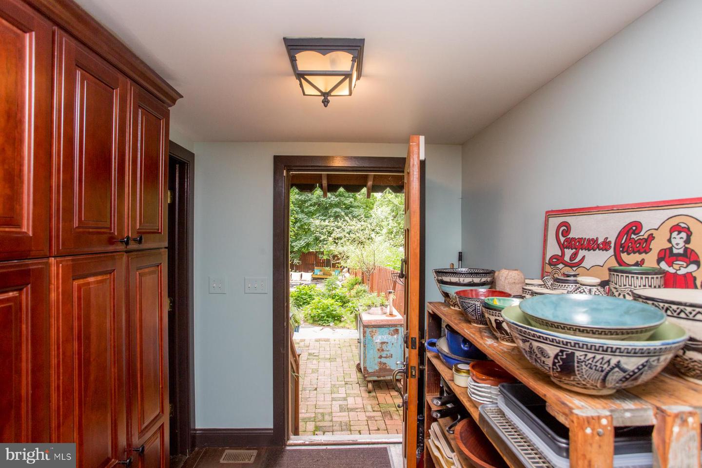 15 Ferry St