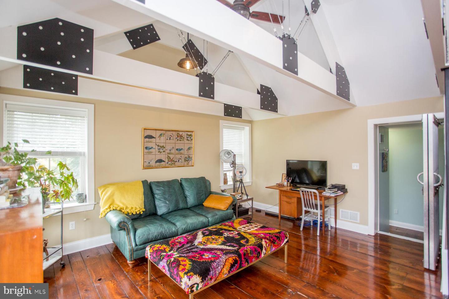 15 Ferry St