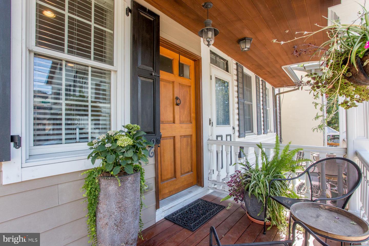 15 Ferry St