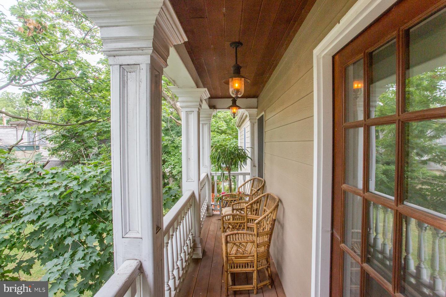 15 Ferry St