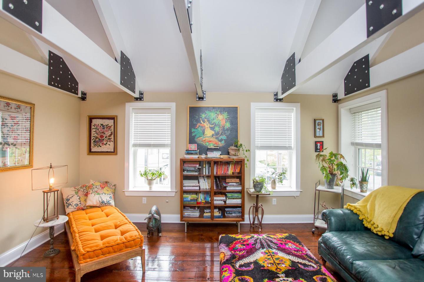 15 Ferry St