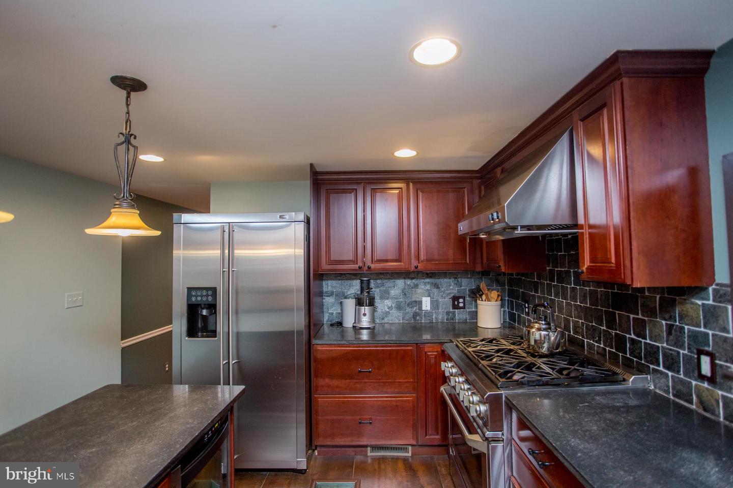 15 Ferry St