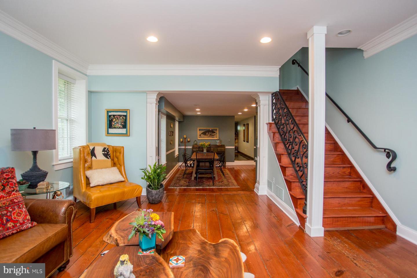 15 Ferry St