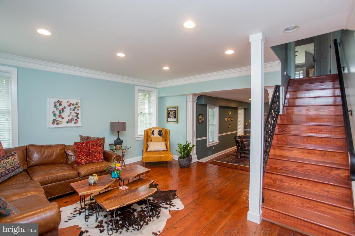 15 Ferry St