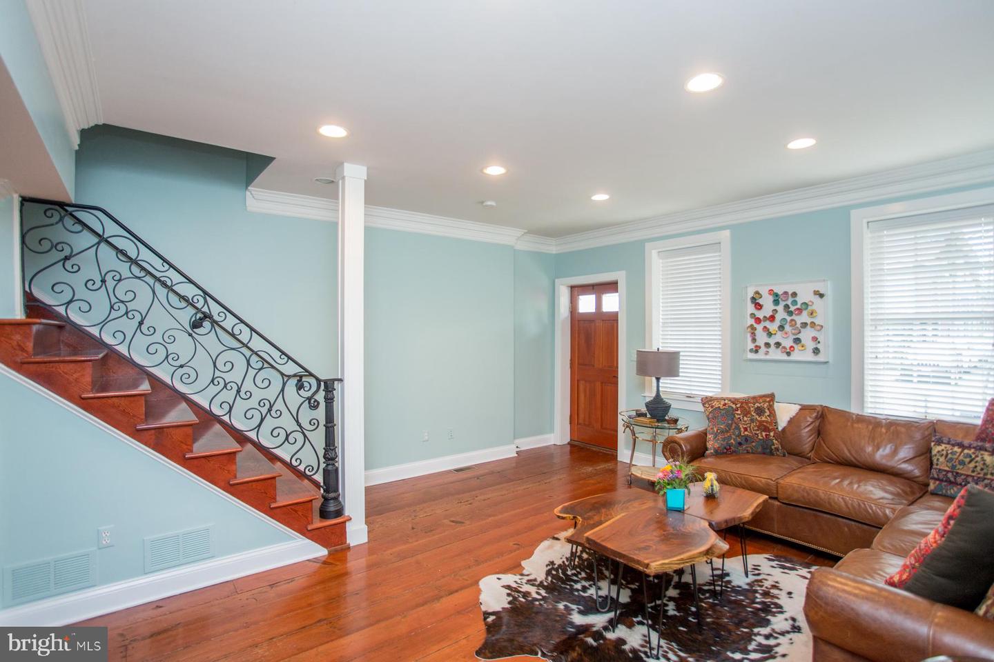 15 Ferry St