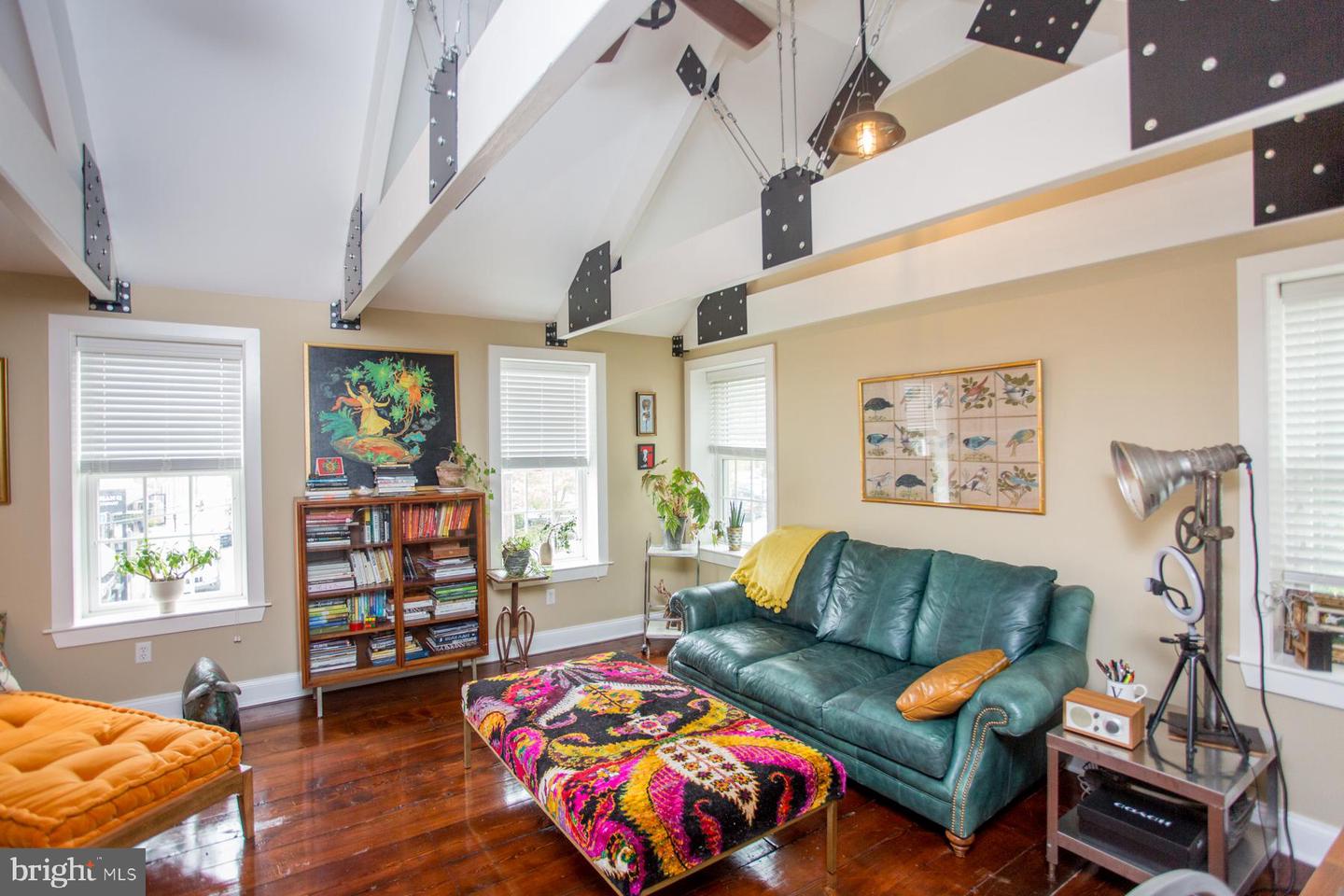 15 Ferry St
