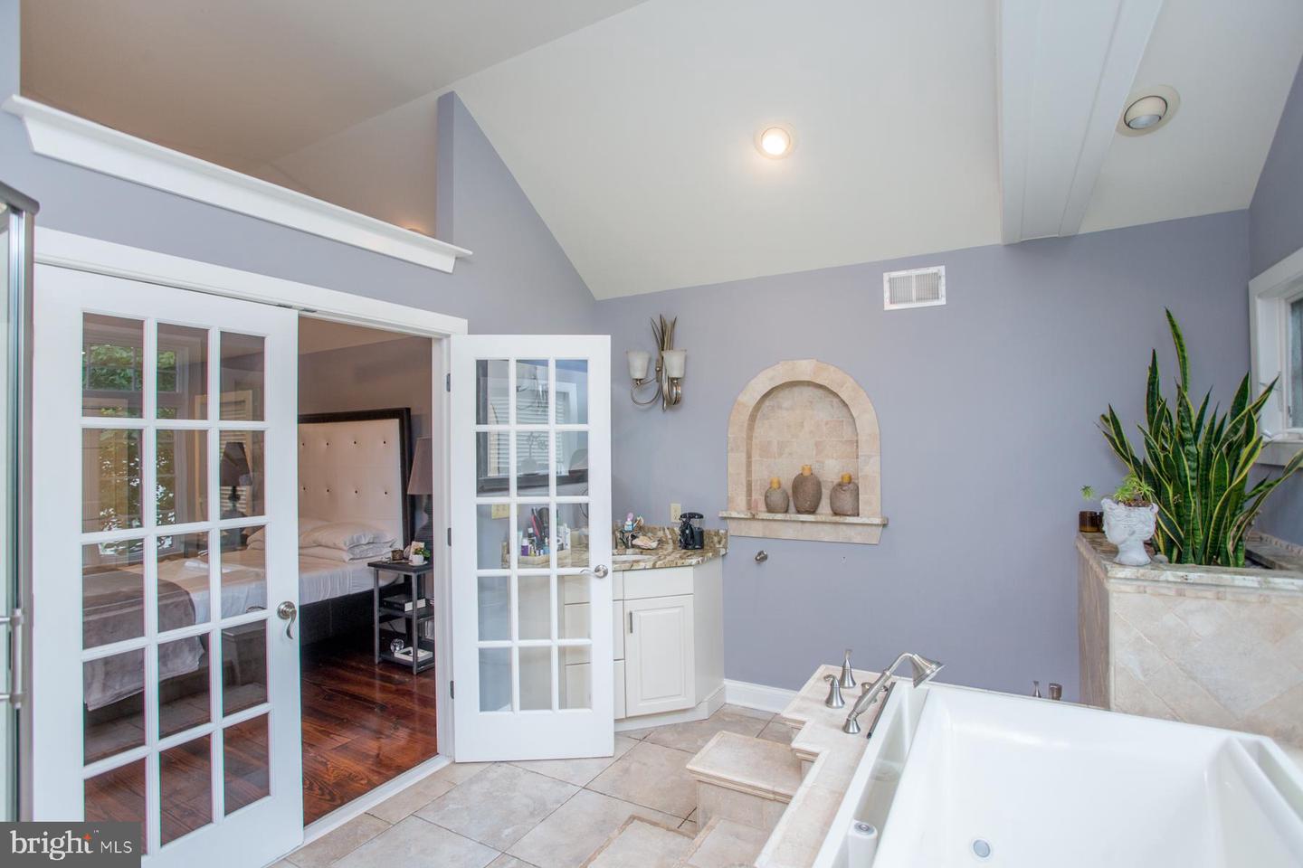 15 Ferry St