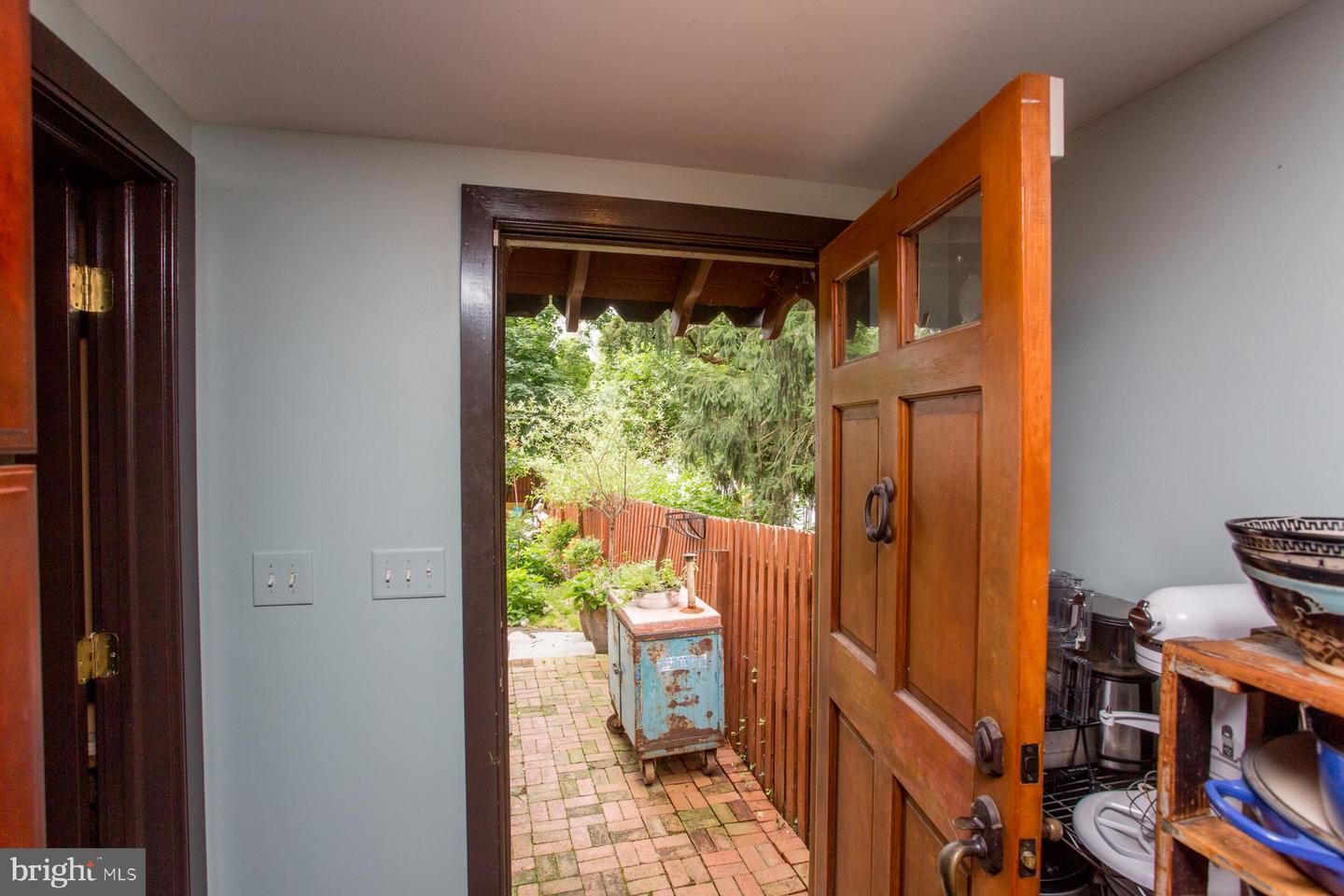 15 Ferry St
