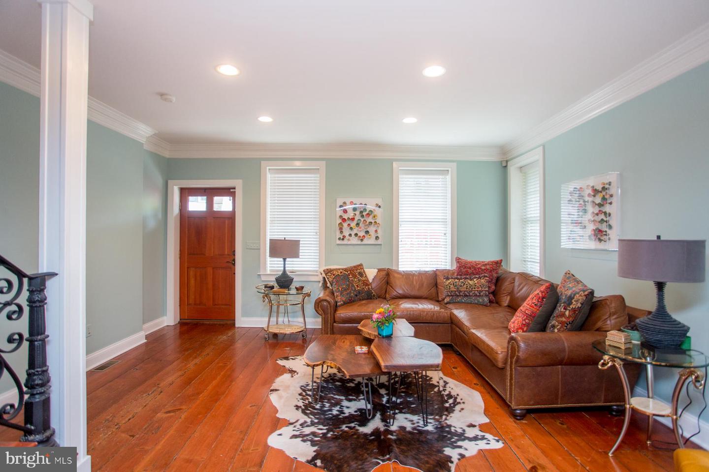 15 Ferry St