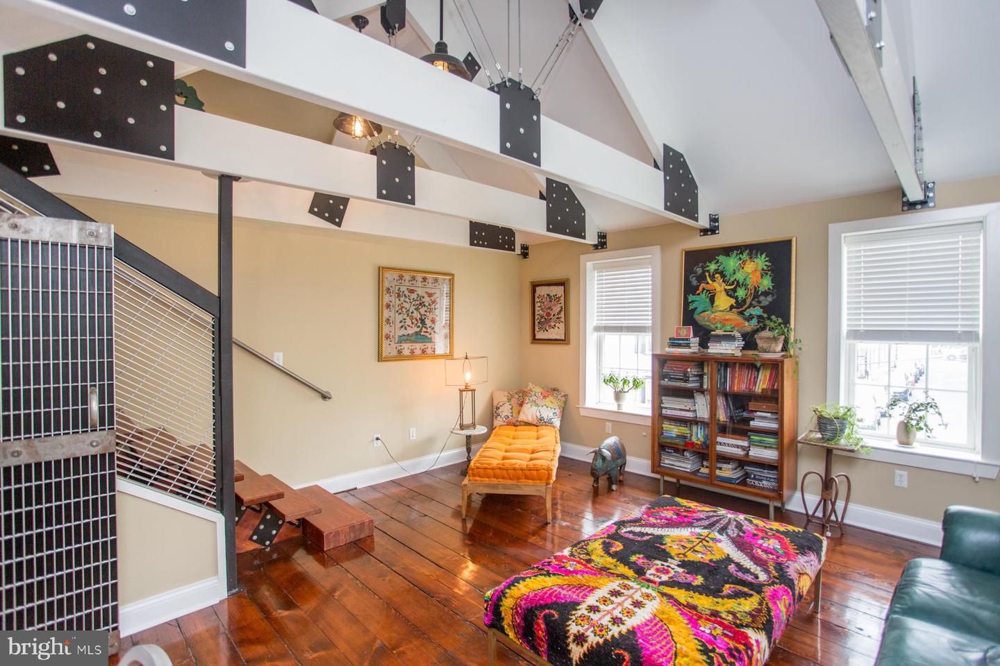 15 Ferry St