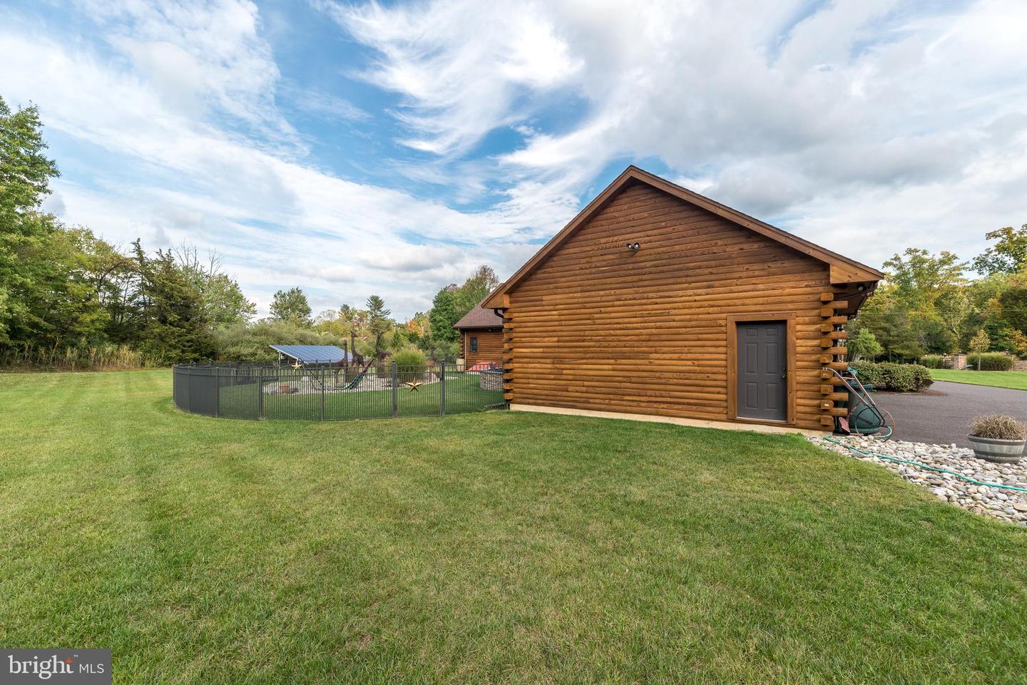 7223 Ferry Rd