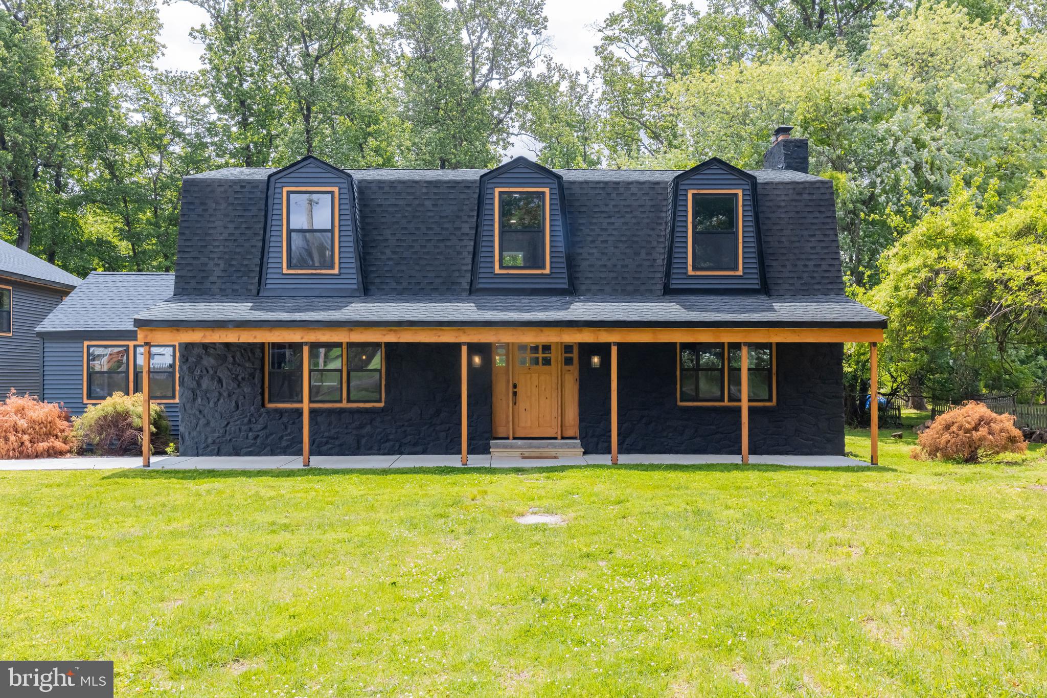 11 STOOPVILLE ROAD